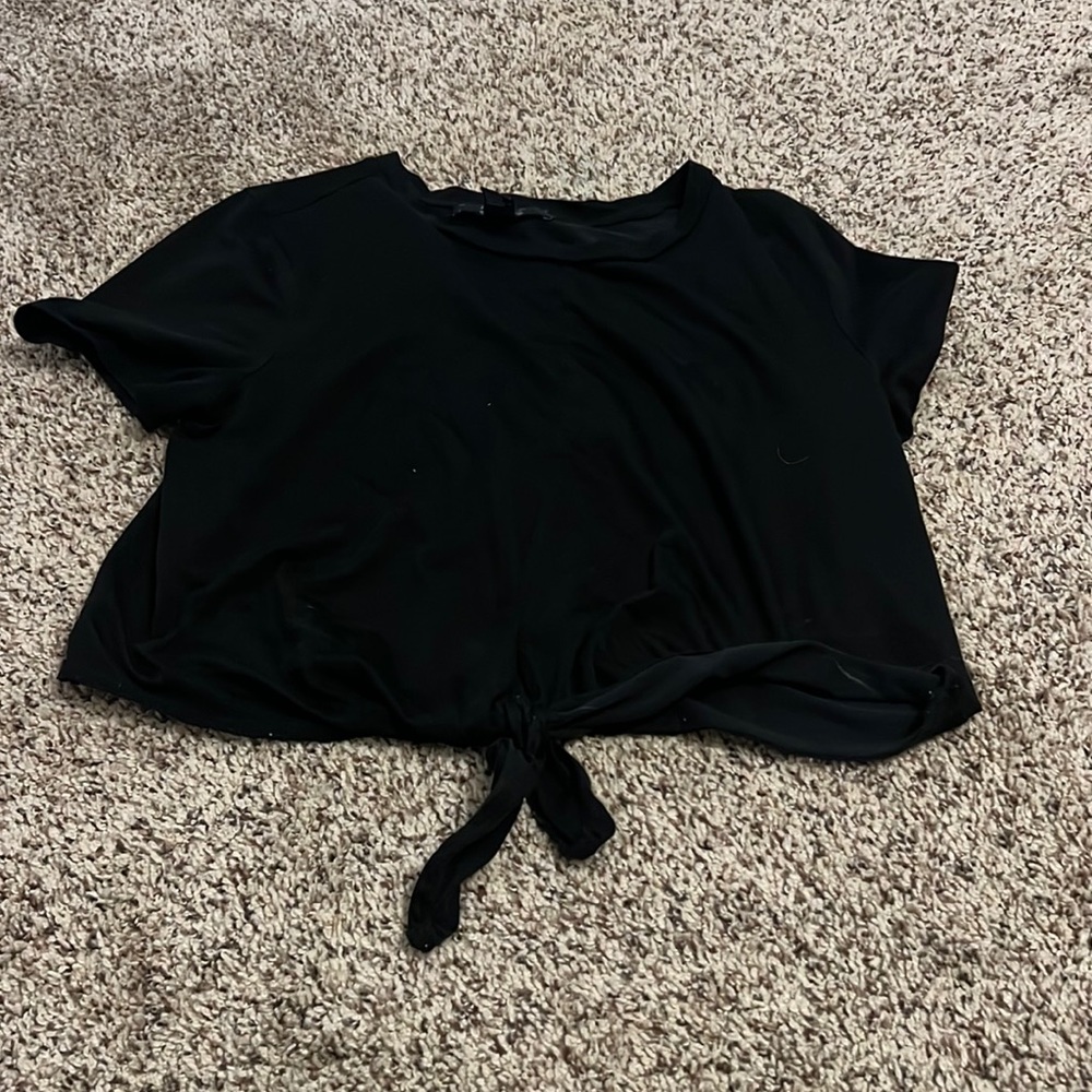 black cropped t shirt